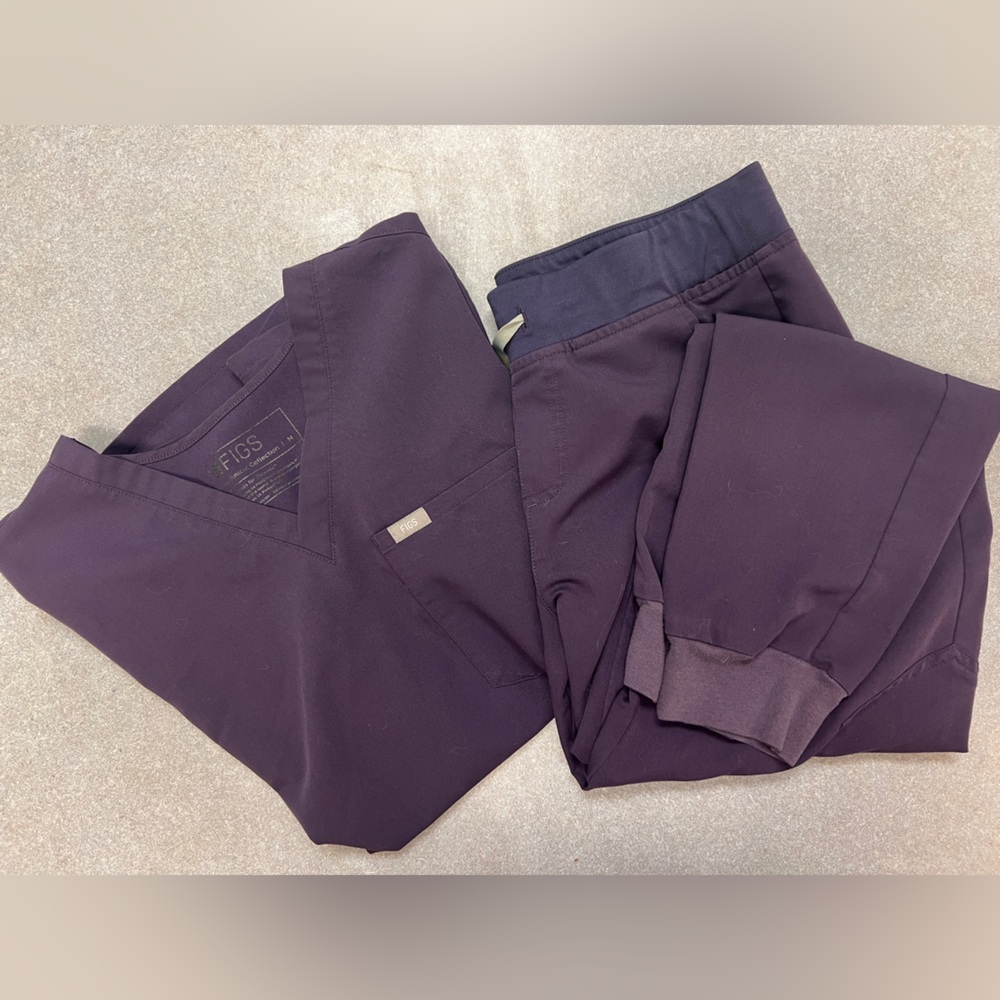 Figs purple shadow scrub set